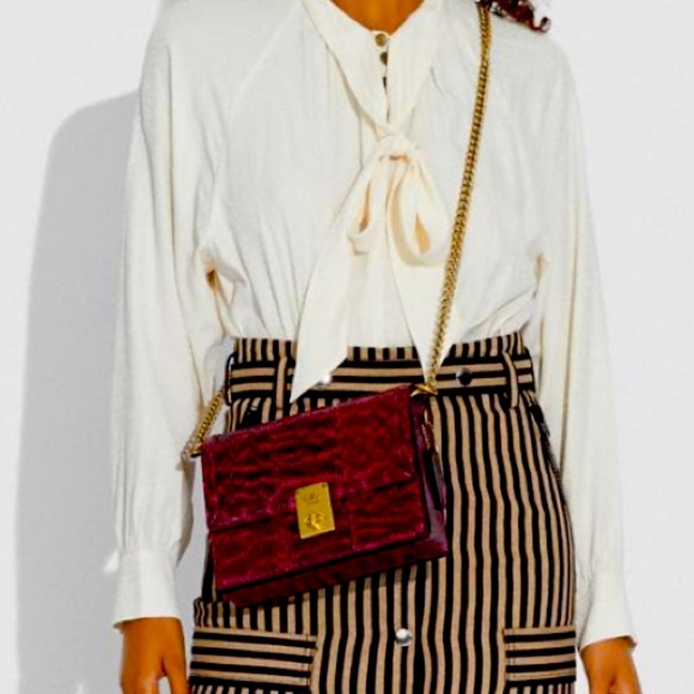 LAST COACH HUTTON GENUINE SNAKESKIN SHOULDER BAG IN CERISE W/CHUNKY CHAIN STRAP - Picture 2 of 16
